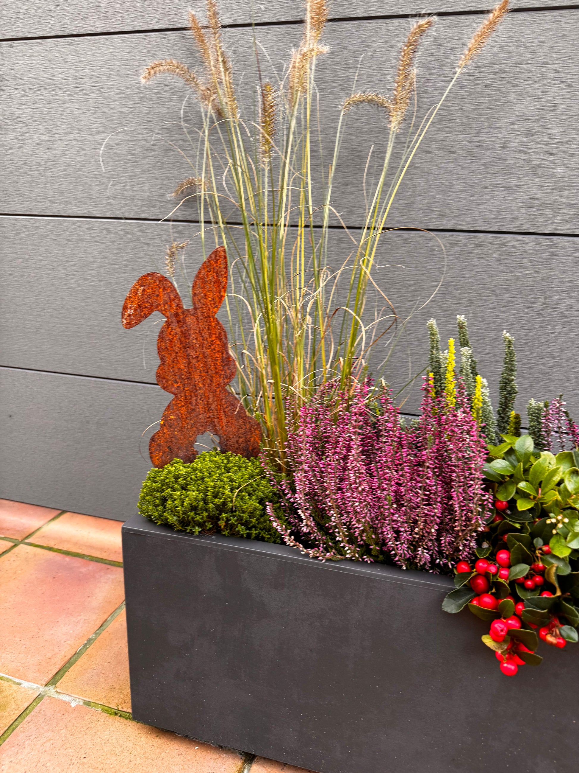 Hase mit Knickohr aus Cortenstahl