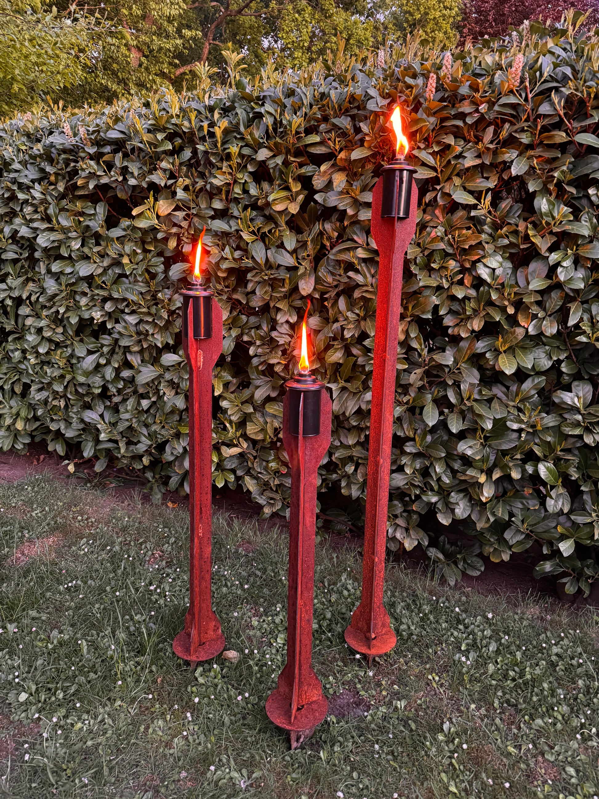Fackeln aus Cortenstahl – für besondere Gartenmomente!