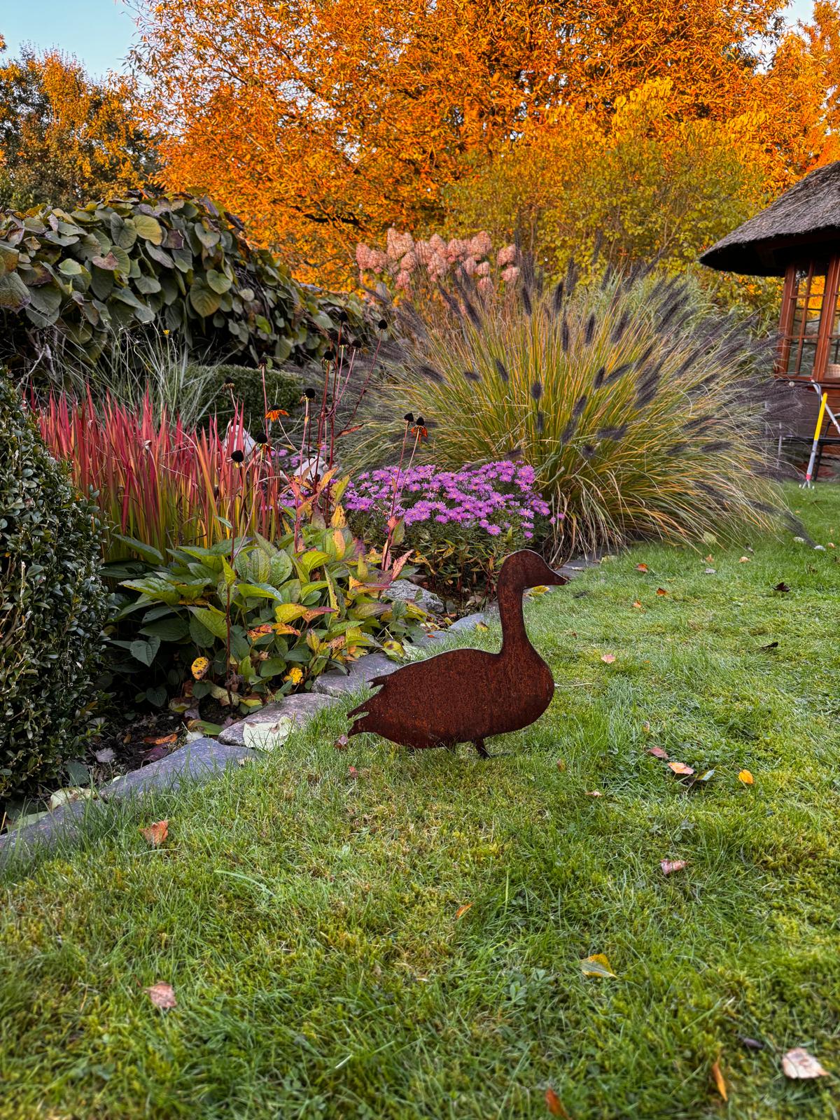 Gans aus Cortenstahl